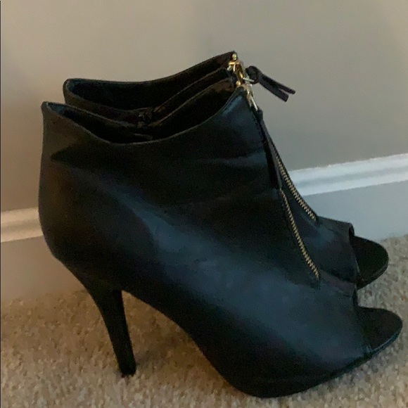 Women’s Open Toe Heeled Booties - Picture 3 of 4
